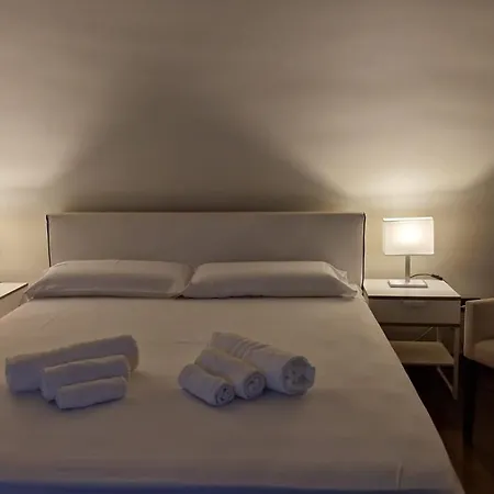 Apartment Attico Imperiale - In Centro, Tra Stazione E Vecchia